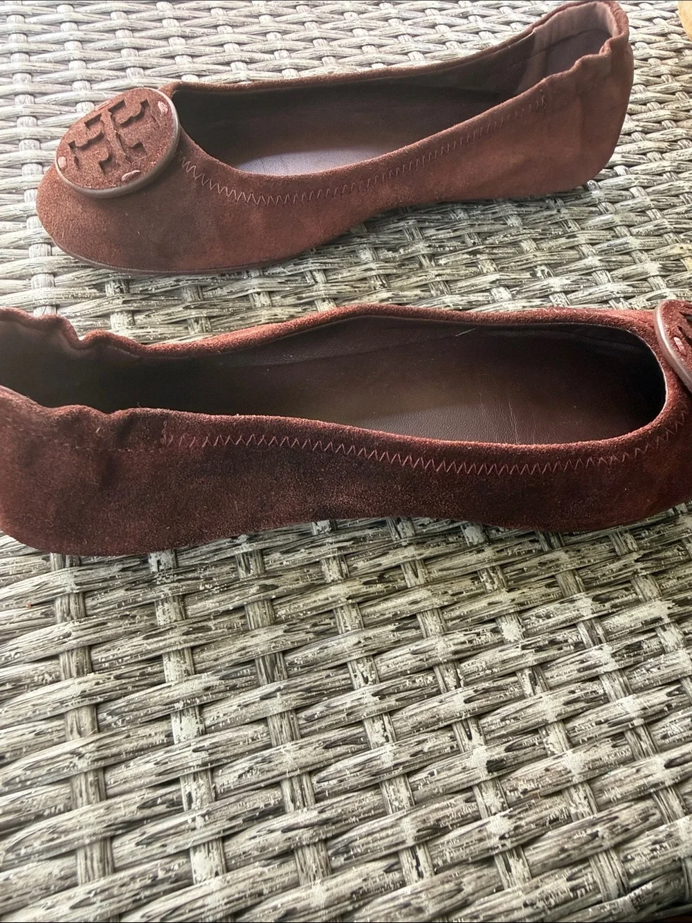 Tory Burch Chestnut Suede Logo Round-Toe ballet Flats